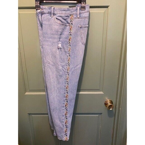 Knox Rose Light Wash Womens Sz 6 Distressed Embroidered Side Straight Leg Jeans - Picture 11 of 12
